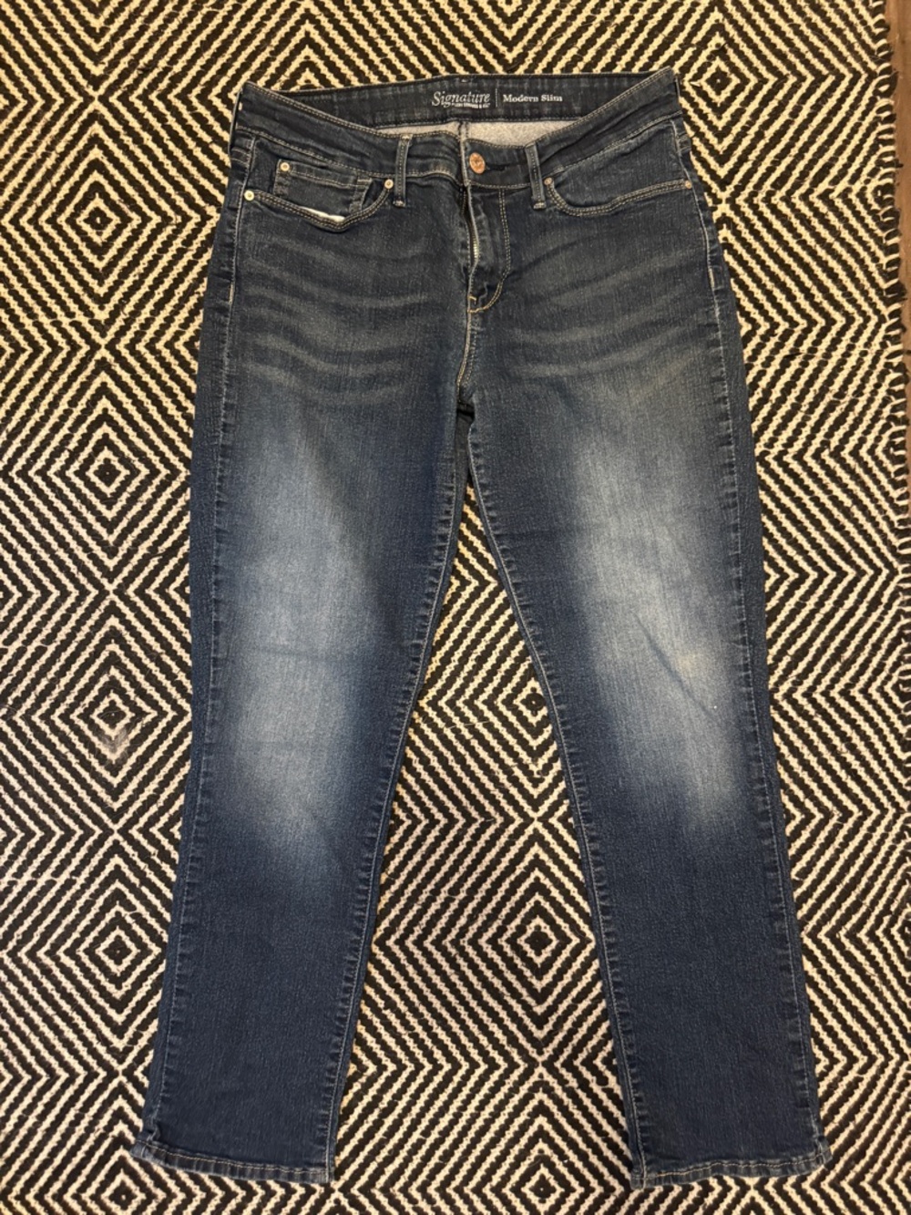 Signature Women's Skinny Jeans in Dark Blue Wash